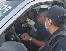 La Comisaría dota a todos los policías de guantes, cubrebocas, gel antibacterial y materiales de limpieza. TWITTER / @PoliciaZapopan