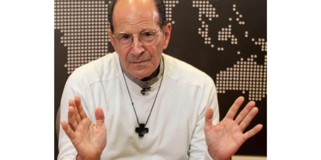 Padre Solalinde aconseja tomar t&eacute; para protegerse del coronavirus