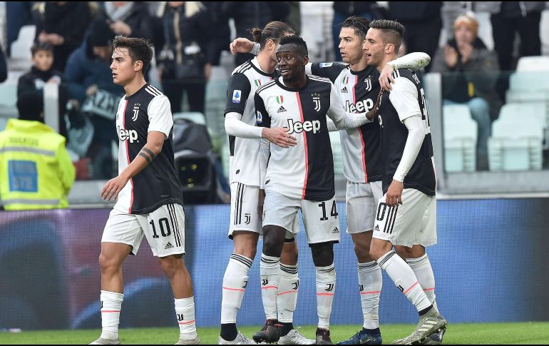 La Juventus anunció este sábado que llego a un acuerdo con los jugadores del primer equipo y su entrenador, Maurizio Sarri, para el recorte de los salarios por los siguientes cuatro meses. EFE / ARCHIVO