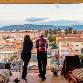 La mitad de la población en el mundo se encierra por el virus