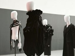 Redefinir la forma, Objetos para el cuerpo. Muestra de moda de alrededor de 30 piezas de la artista japonesa Rei Kawakubo y su escuela. ESPECIAL/MAZ