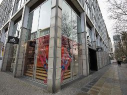 La empresa alemana de ropa deportiva Adidas, se ha visto duramente afectada por la caída de las ventas en China y el cierre masivo de tiendas. AFP/O. Andersen