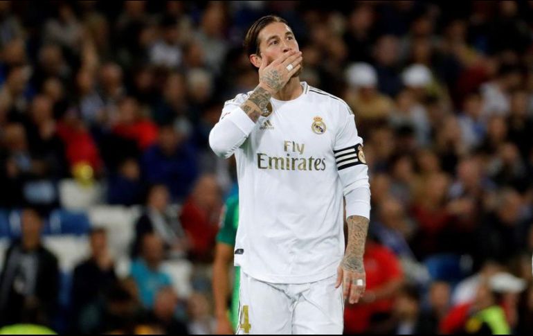 Sergio Ramos, rodeado de felicitaciones y de incertidumbre por su futuro con el Real Madrid. EFE / ARCHIVO