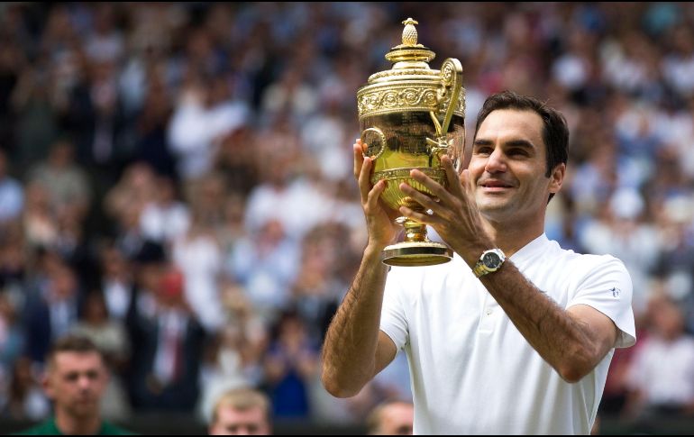 Federer fue intervenido quirúrgicamente el pasado 20 de febrero y anunció que se perdería toda la temporada de arcilla en el circuito de la ATP. EFE / ARCHIVO
