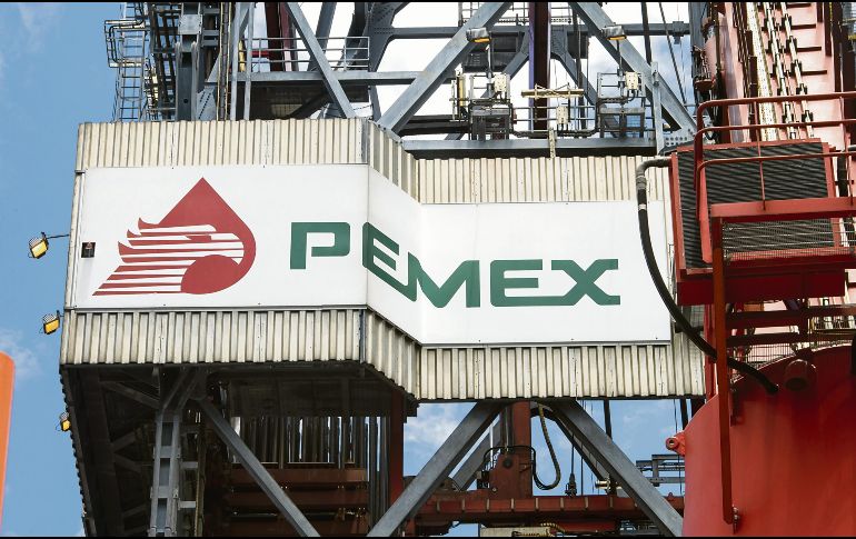Además de los bajos precios, Pemex recibió una calificación negativa de Standard & Poor’s. AFP