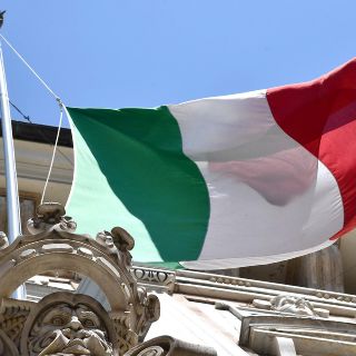 Italia rinde un minuto de silencio a los abatidos por pandemia