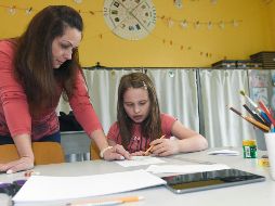 Asociaciones de psicólogos, educadores y padres de familia pidieron a las autoridades relajar las reglas de confinamiento para los niños. AP/N. Bruzak