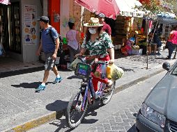 Ante el líneamiento para busca evitar compras de pánico, clientes señalan que provocará que salgan de sus hogares constantemente para abastecerse. EL INFORMADOR / A. Camacho