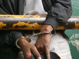 Imágenes de cámaras de seguridad revelaron que el sospechoso tenía un cómplice, entró al baño, se cambió la ropa y salió tranquilamente. EL INFORMADOR/ARCHIVO