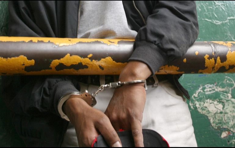 Imágenes de cámaras de seguridad revelaron que el sospechoso tenía un cómplice, entró al baño, se cambió la ropa y salió tranquilamente. EL INFORMADOR/ARCHIVO