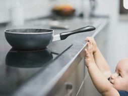 PREVENCIÓN. Evite que los pequeños estén en la cocina mientras se preparan los alimentos. ESPECIAL