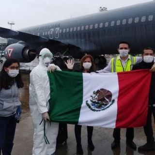 Regresan 280 mexicanos varados en Argentina