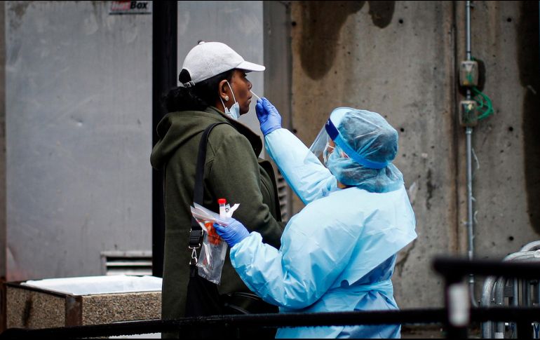 Estados Unidos es el país con el mayor número de pacientes en el mundo y rebasan las cifras oficiales de China. AP / ARCHIVO