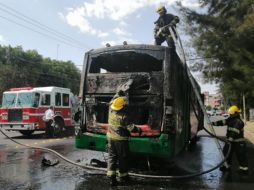 Los bomberos proceden a labores de retiro de la unidad y limpieza en el sitio. No se reportaron personas lesionadas por este siniestro. ESPECIAL