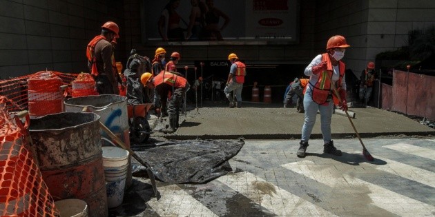 Agoniza construcci&oacute;n entre el coronavirus y cierre de cementeras