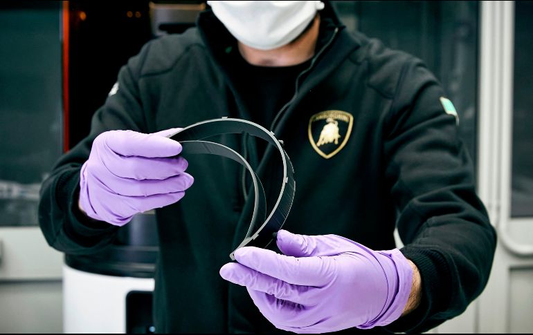 El fabricante de autos de lujo Lamborghini produce visores de protección médica en su planta en de Sant'Agata Bolognese, Italia. AFP/Lamborghini