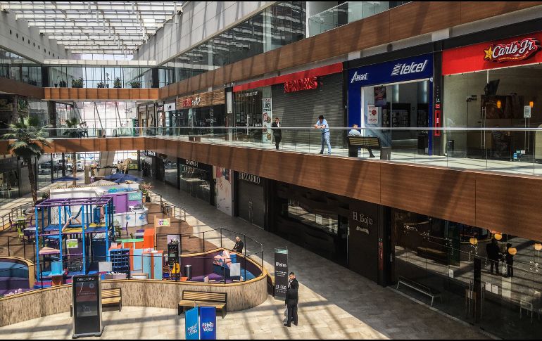 Tienas cerradas en centro comercial de Ciudad de México. El domingo se revelarán los acuerdos obtenidos entre el Gobierno federal y la iniciativa privada. SUN/G. Espinosa