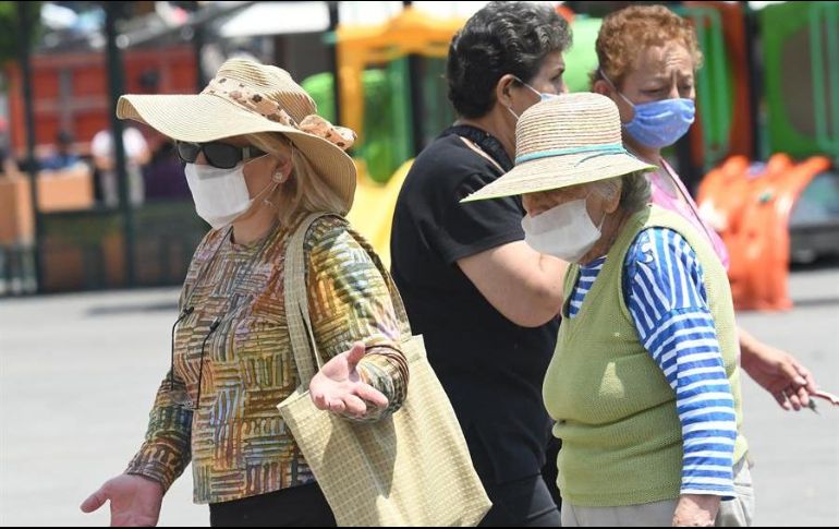 En las últimas horas, tres integrantes de los servicios de salud de Querétaro dieron positivo al COVID-19. EFE/J. Núñez