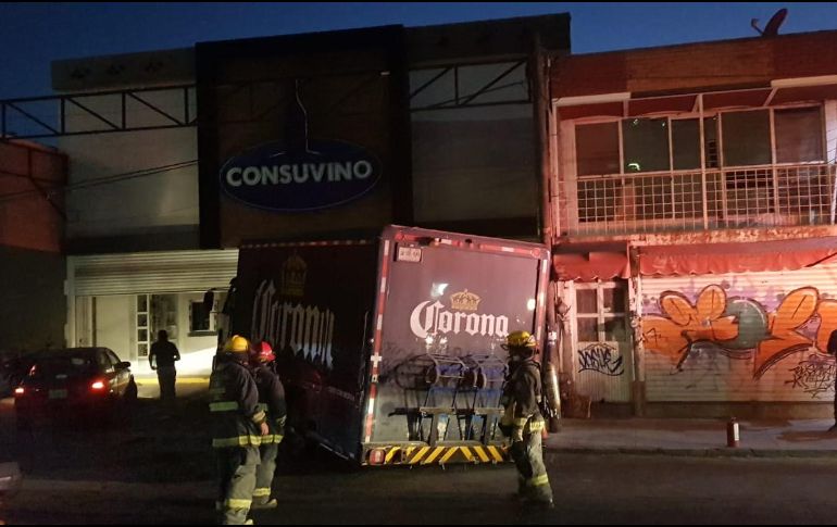 A pesar de lo aparatoso del accidente, no se registraron personas lesionadas. ESPECIAL/Bomberos Guadalajara
