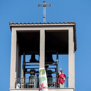 Cifra de muertes diarias por COVID-19 en Italia, la más baja en dos semanas