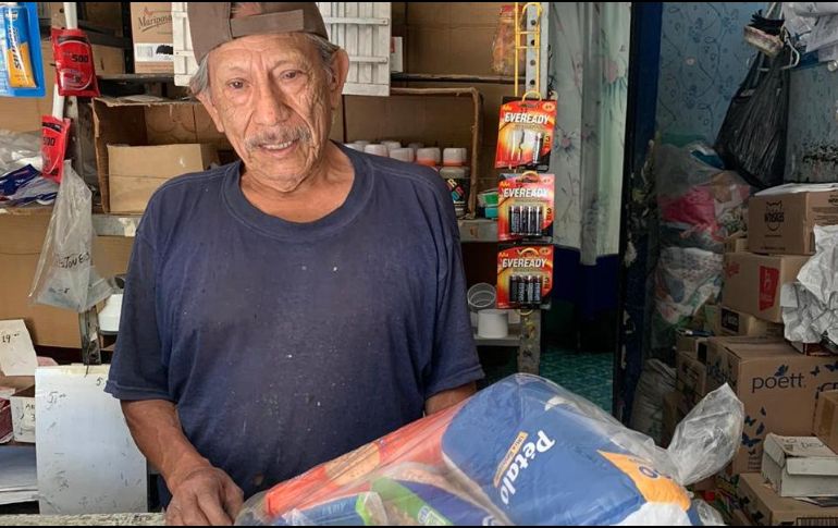 Las despensas fueron armadas con productos no perecederos como pastas, frijoles, atún, arroz, aceite, galletas y papel higiénico. ESPECIAL / DIF Tlaquepaque