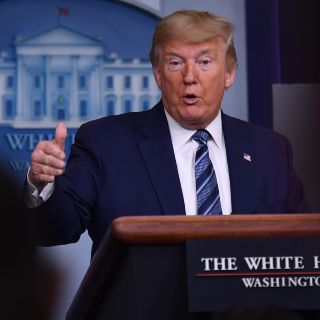 Trump vuelve a recomendar uso de hidroxicloroquina contra COVID-19