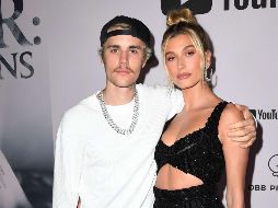 Bieber y su esposa Hailey Baldwin reconocieron los esfuerzos que están realizando los responsables de la salud en todo el mundo. AFP / ARCHIVO