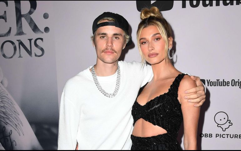 Bieber y su esposa Hailey Baldwin reconocieron los esfuerzos que están realizando los responsables de la salud en todo el mundo. AFP / ARCHIVO