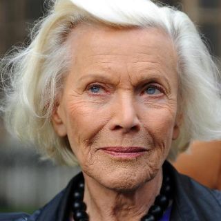 Muere Honor Blackman, actriz de James Bond