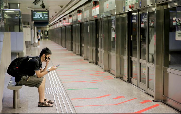 Aunque el gobierno informa que se tratará de una medida temporal, no descartaron su posible prórroga si los contagios de COVID-19 van en aumento. EFE / EPA / W. Woon