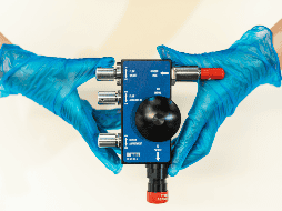 Estos han sido desarrollados y homologados en dos semanas, con ayuda del University College de Londres (UCL), y en colaboración con otras escuderías. TWITTER / @MercedesAMGF1