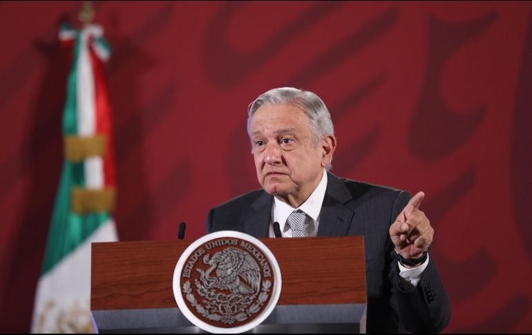 López Obrador asegura que analizará hacer pública la lista de empresas que tiene adeudos fiscales, para animarlos a que paguen. EFE /  S. Gutiérrez