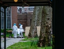 El cuerpo de un paciente es trasladado a un camión refrigerado en la ciudad de New York. El estado del mismo nombre es el epicentro de la enfermedad en Estados Unidos. AFP/D. Delgado