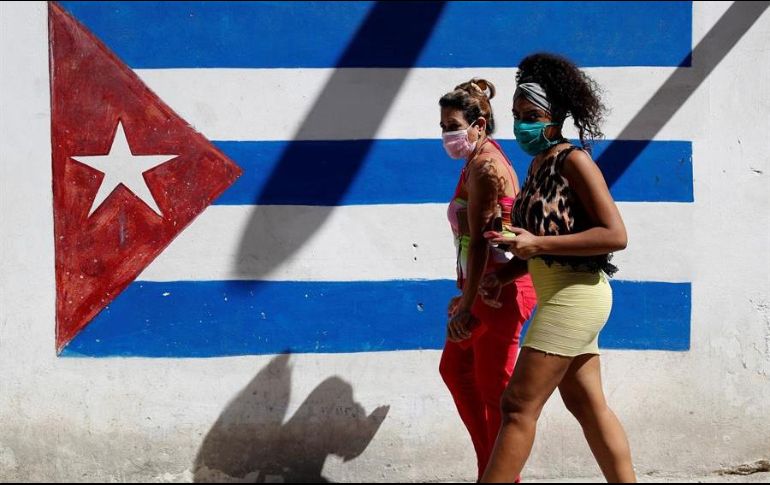 Autoridades cubanas detallan que la delegación colaborará en la implementación de los protocolos de control, enfrentamiento y tratamiento a la epidemia. EFE/Y. Zamora