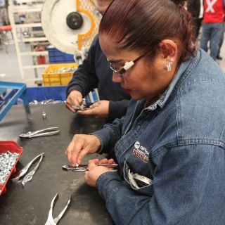 Empresarios y sindicatos presentan cinco propuestas para enfrentar crisis