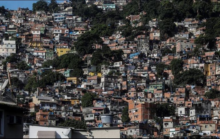 Fotografía de la favela Rocinha durante la pandemia del coronavirus en Río de Janeiro. EFE/A. Lacerda
