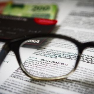 Recomiendan leer "letras pequeñas" antes de firmar créditos con el banco
