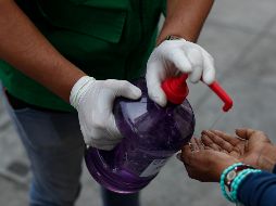 AMLO señala que entre mayor disciplina haya al seguir las indicaciones, se seguirá evitando la propagación acelerada del coronavirus. AP / ARCHIVO