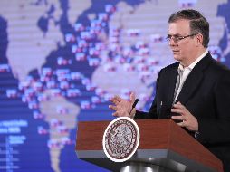 Ebrard Casaubón dice que en algunos casos han traído a connacionales de lugares tan lejanos e inaccesibles como Nepal o de países donde no hay vuelos comerciales. EFE / S. Gutiérrez