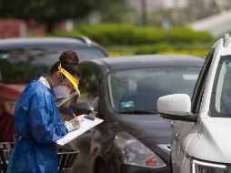 Vehículos hacen fila para la toma de muestras. AFP/J. Aguilar