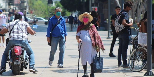 M&eacute;xico acata m&aacute;s el #Qu&eacute;dateEnCasa pero sigue siendo de los peores