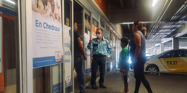 Supermercados implementan medidas por COVID-19