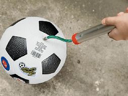 Conviene que el inflado de llantas y balones lo haga un adulto. ESPECIAL