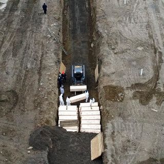 Estados Unidos registra dos mil muertes por COVID-19 en un día