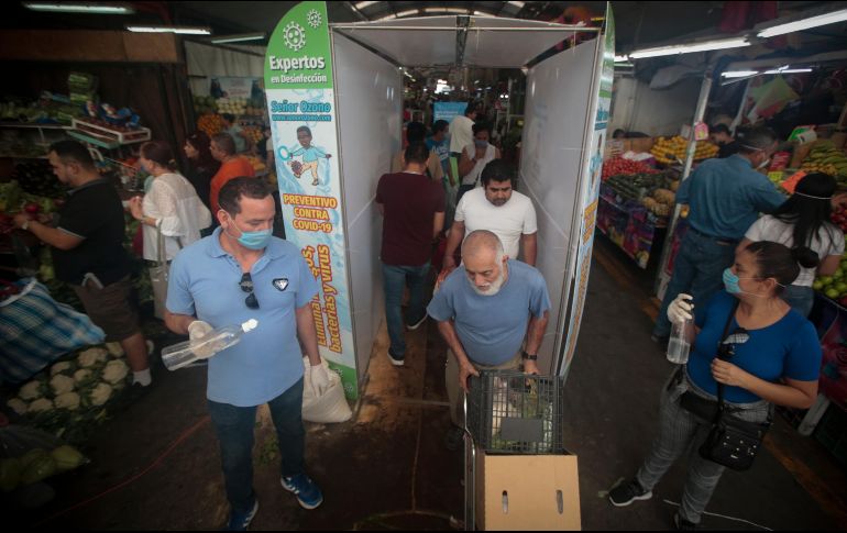 Advierten que el aerosol puede facilitar la diseminación del virus que pudiera estar presente en la ropa, cabello o pertenencias de las personas, lo que aumenta el riesgo de dispersión. EL INFORMADOR/F. Atilano