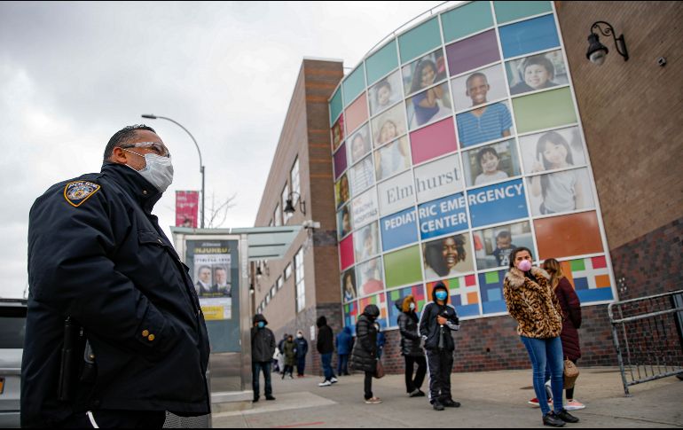 En Nueva York, el principal brote del virus en EU, los delitos mayores  (asesinato, violación, hurto, agresión y robo de autos) se redujeron en 12% entre febrero y marzo. AP/J. Minchillo