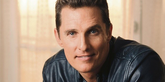 Matthew McConaughey ayuda a socorristas