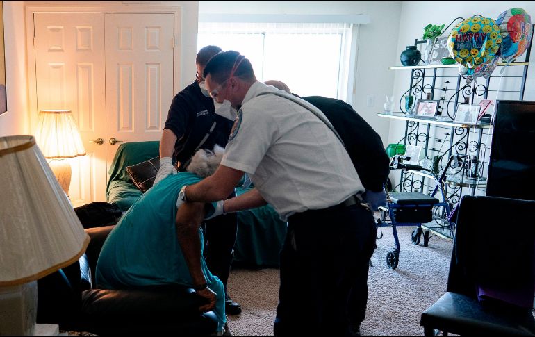 Las personas mayores son más susceptibles a desarrollar las secuelas de la COVID-19, pero también los fumadores y quienes padecen de EPOC. AFP/A. Edelman