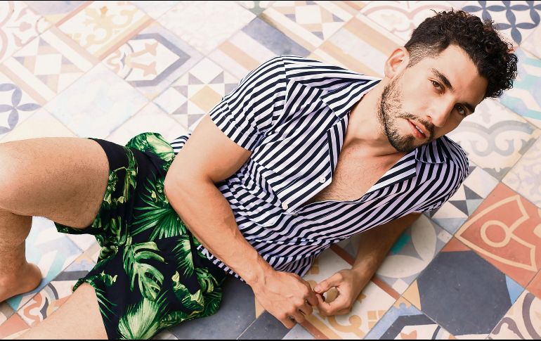 Este outfit te hará sentir cómodo y con él podrás desde asistir a una videoconferencia o bajar a recibir la comida que pediste. ESPECIAL/Carlos Garza