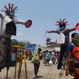 Turistas en India, obligados a escribir 500 veces "lo siento"